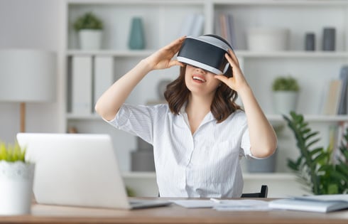 metaverse-technology-concept-woman-with-vr-virtual-reality-goggles-is-working-in-the-office